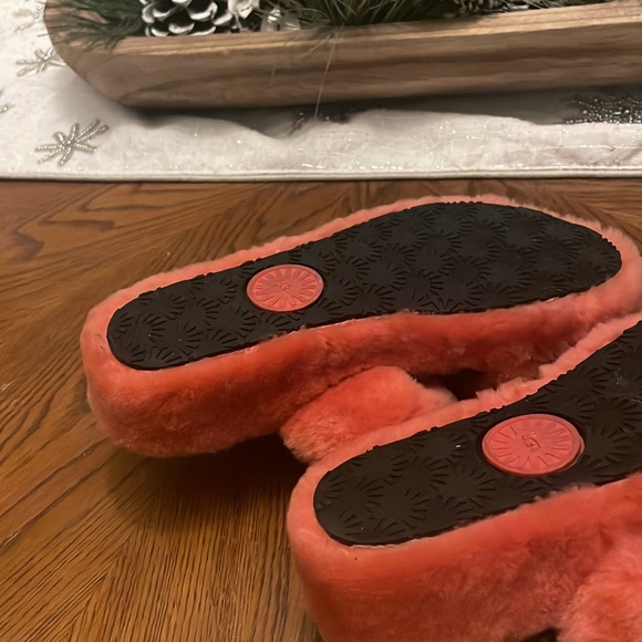 Uggs fuzz yeah slides - Picture 3 of 3